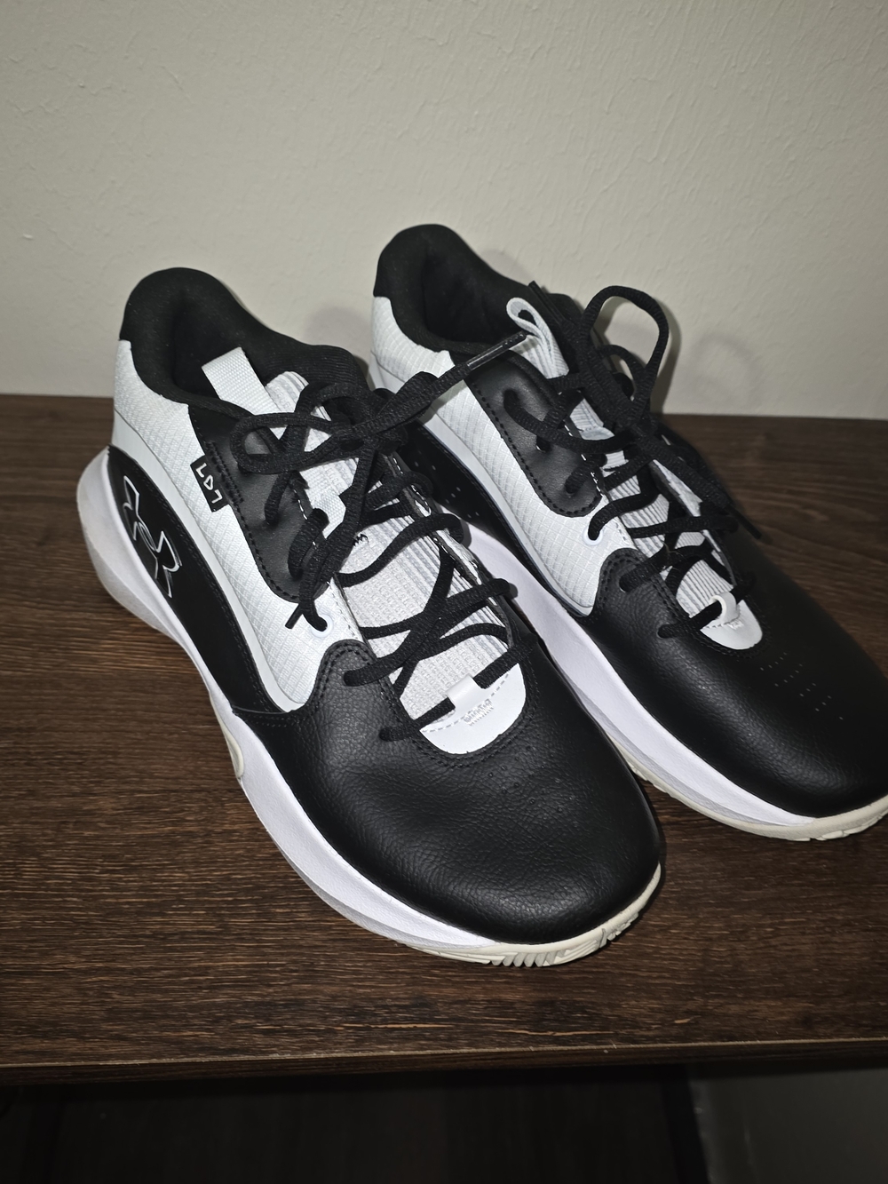 Under Armour Men’s Black and White Athletic Shoes Size 11